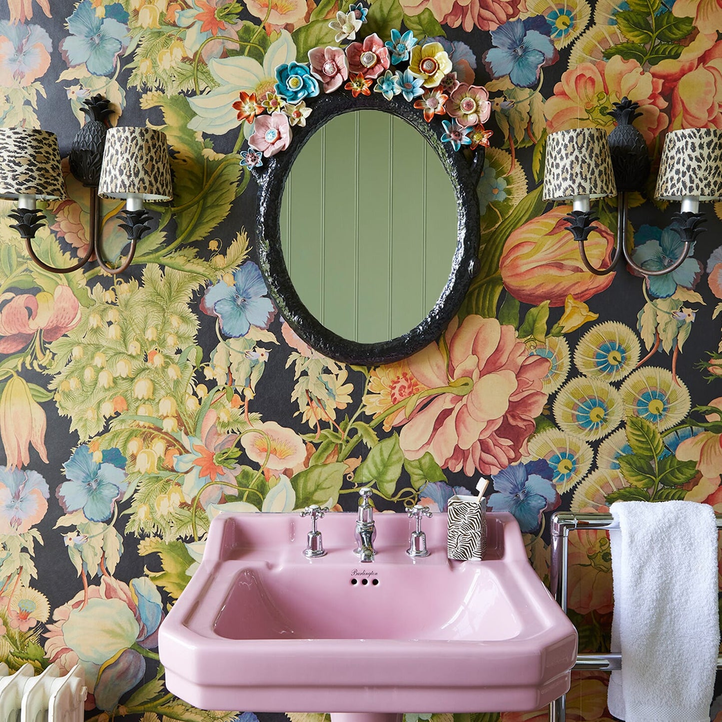 1-WA-AMM-DI-NOI-XXX - Amatoria Magna Wallpaper - Noir - House of Hackney