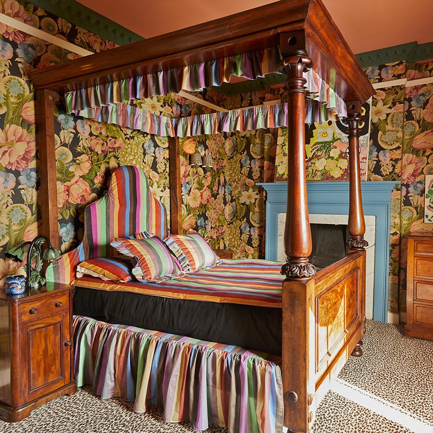 1-WA-AMT-DI-NOI-XXX - Amatoria Wallpaper - Noir - House of Hackney
