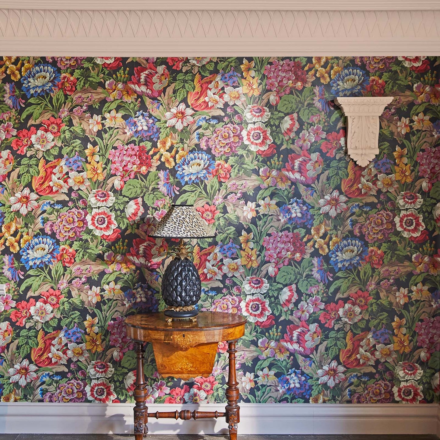 1-WA-FLS-DI-NOI-XXX - Florescence Wallpaper - Noir - House of Hackney