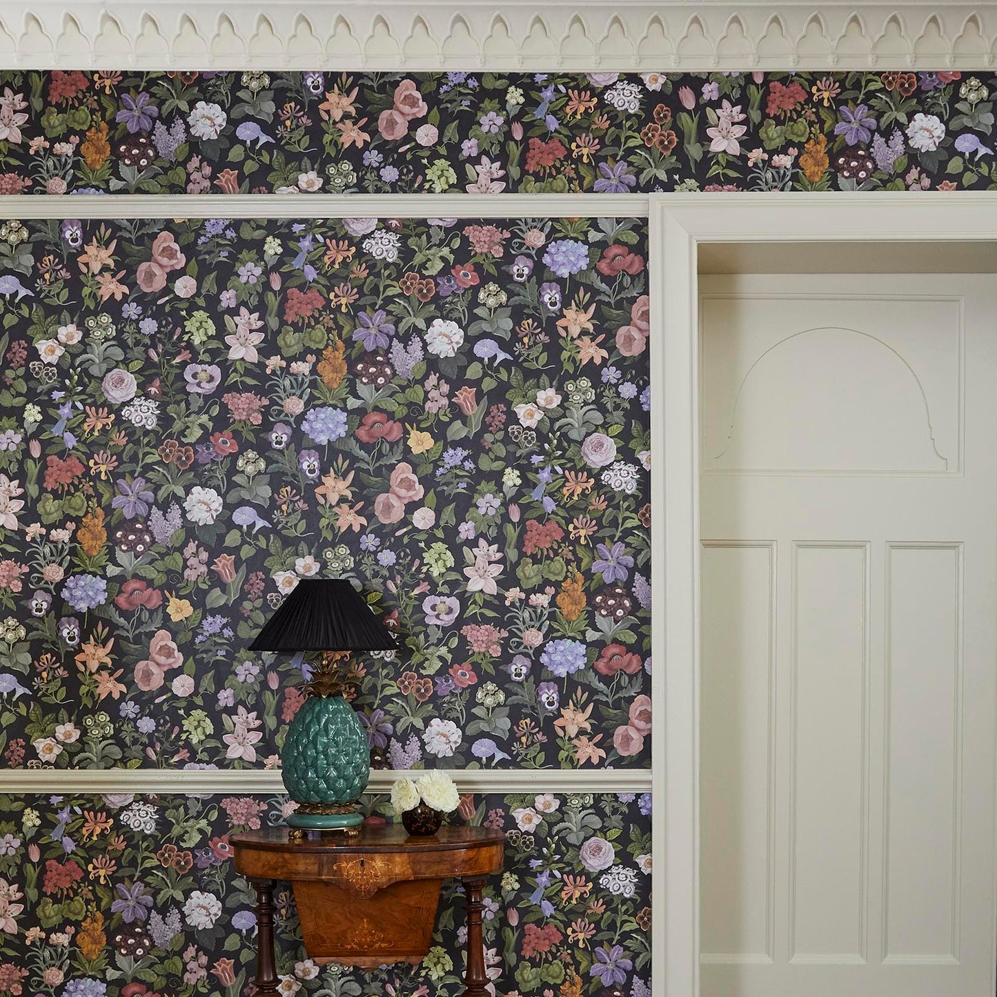 1-WA-FRA-DI-NOI-XXX - Floralia Wallpaper - Noir - House of Hackney