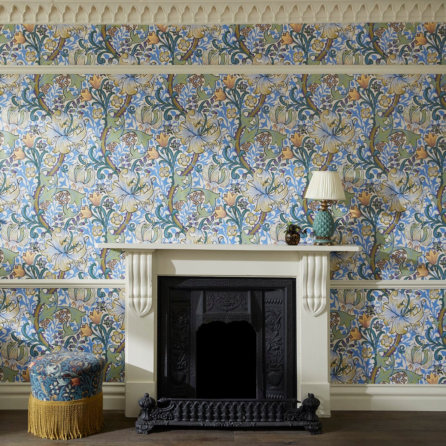 1-WA-GOL-DI-SKY-XXX - Golden Lily Wallpaper - Sky - House of Hackney