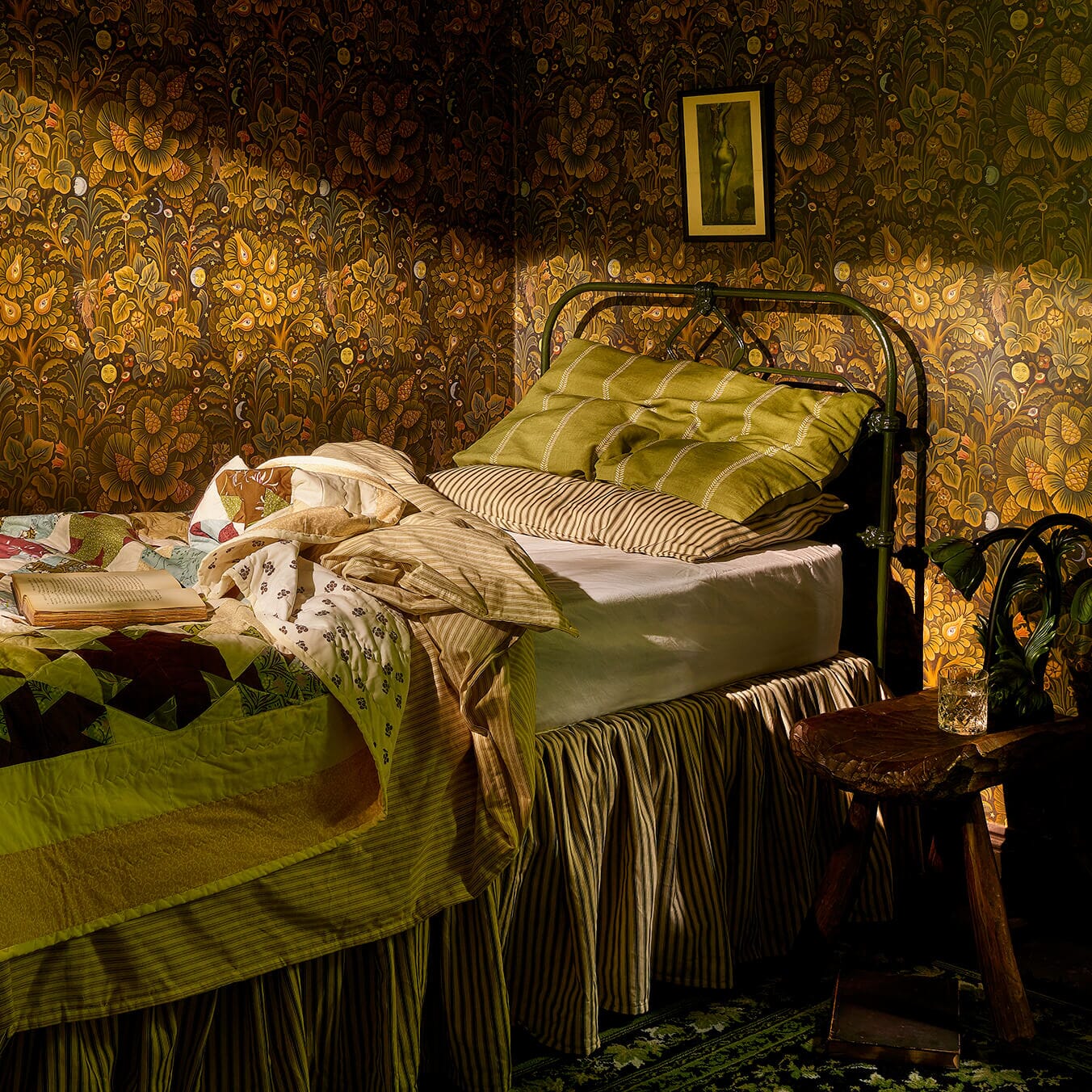1-WA-MOG-DI-MID-XXX - Moon Garden Wallpaper - Midnight - House of Hackney