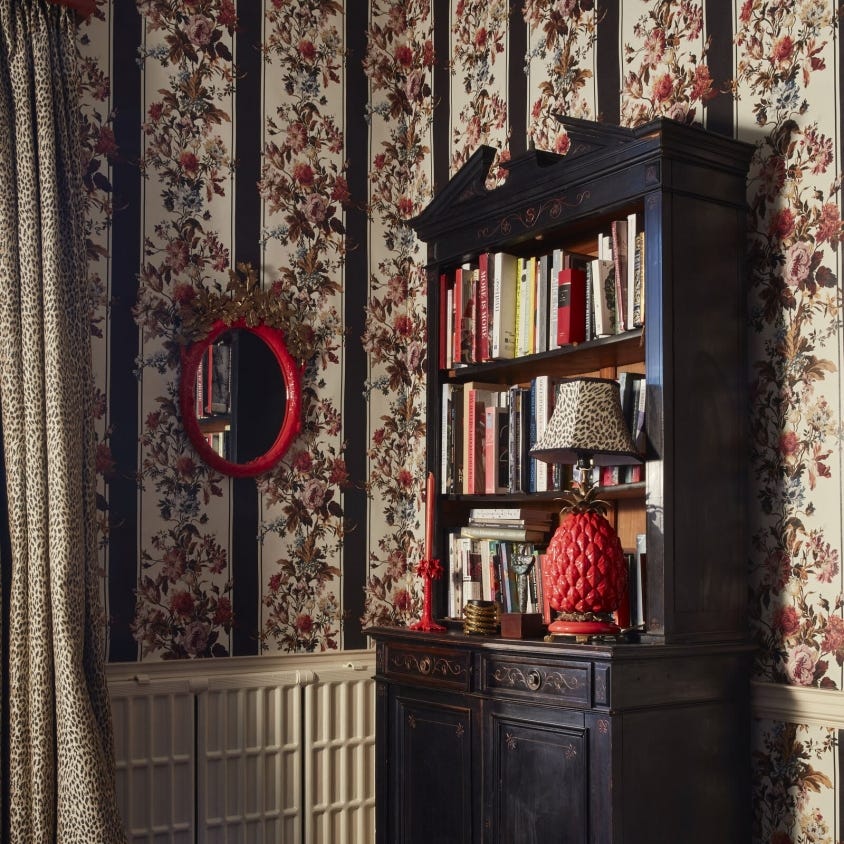 1-WA-ROG-DI-NOI-XXX - Rosetta Garland Wallpaper - Noir - House of Hackney