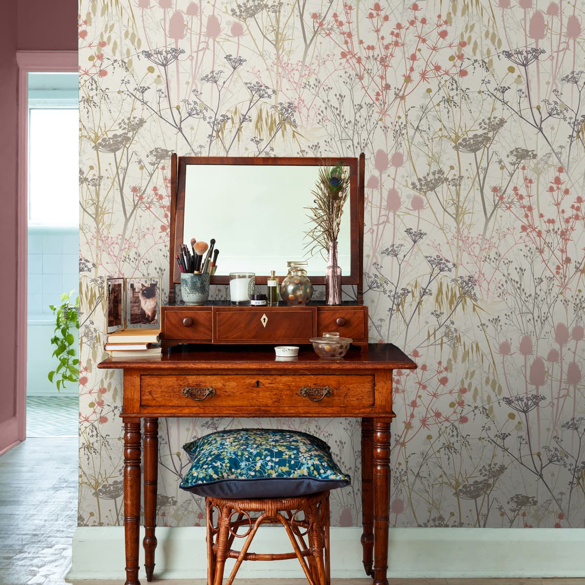 120371 - Summer Border Wallpaper - Shell - Clarissa Hulse