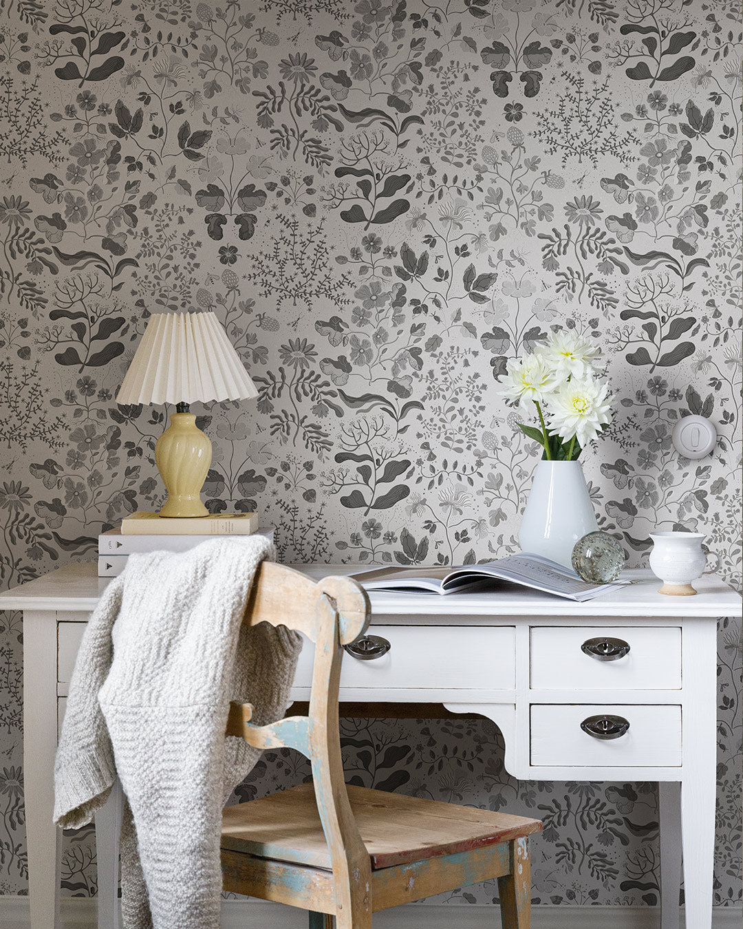 22029 - Groh Wallpaper - Black & White - Midbec