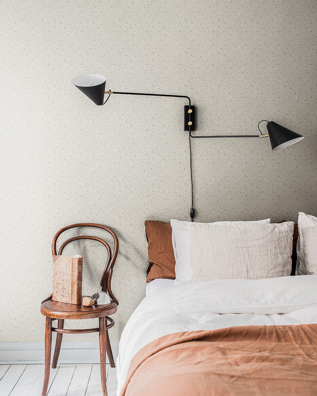28022 - Clover Wallpaper - Linen - Midbec