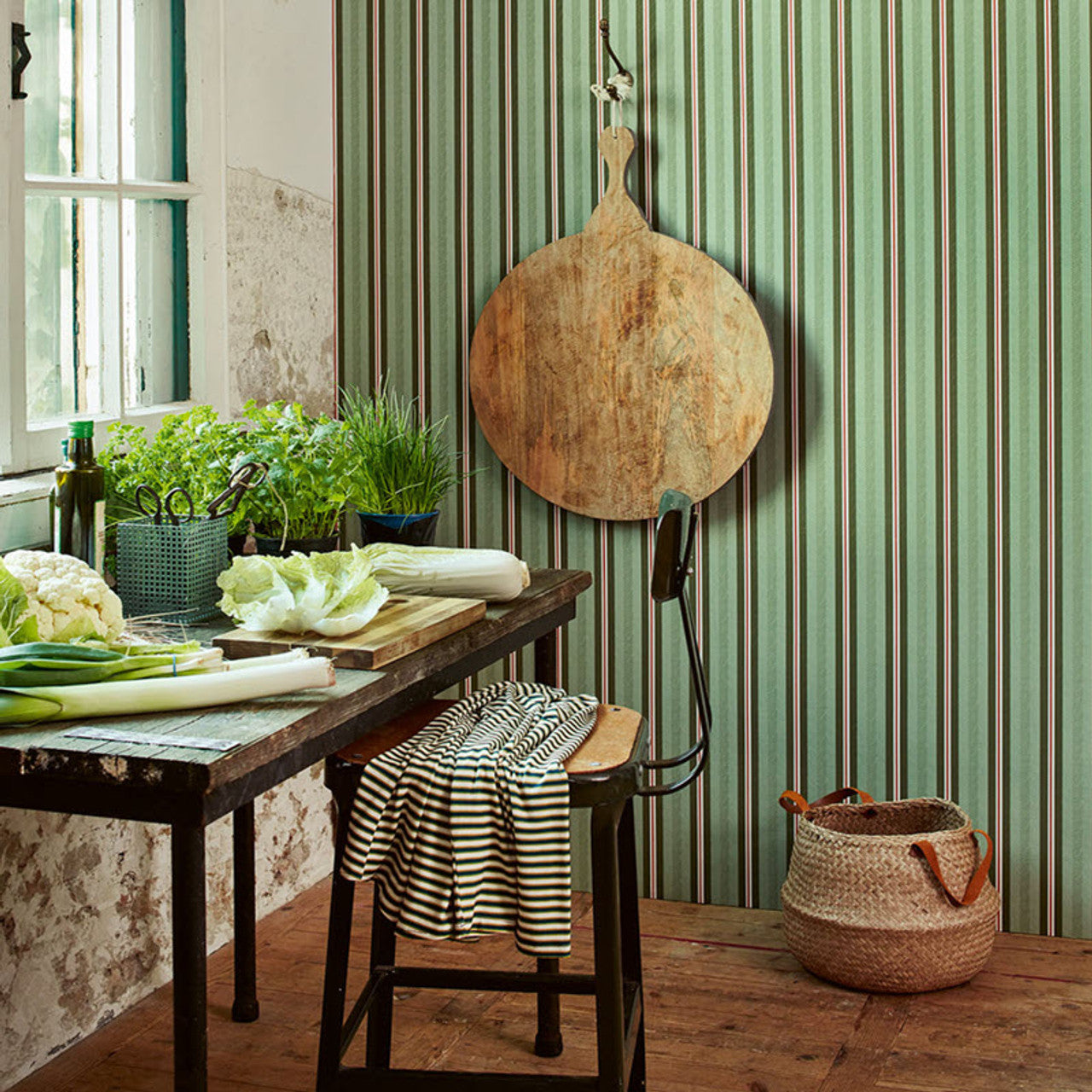 300134 - Pip Studio 5 Blurred Lines Wallpaper - Green - Eijffinger