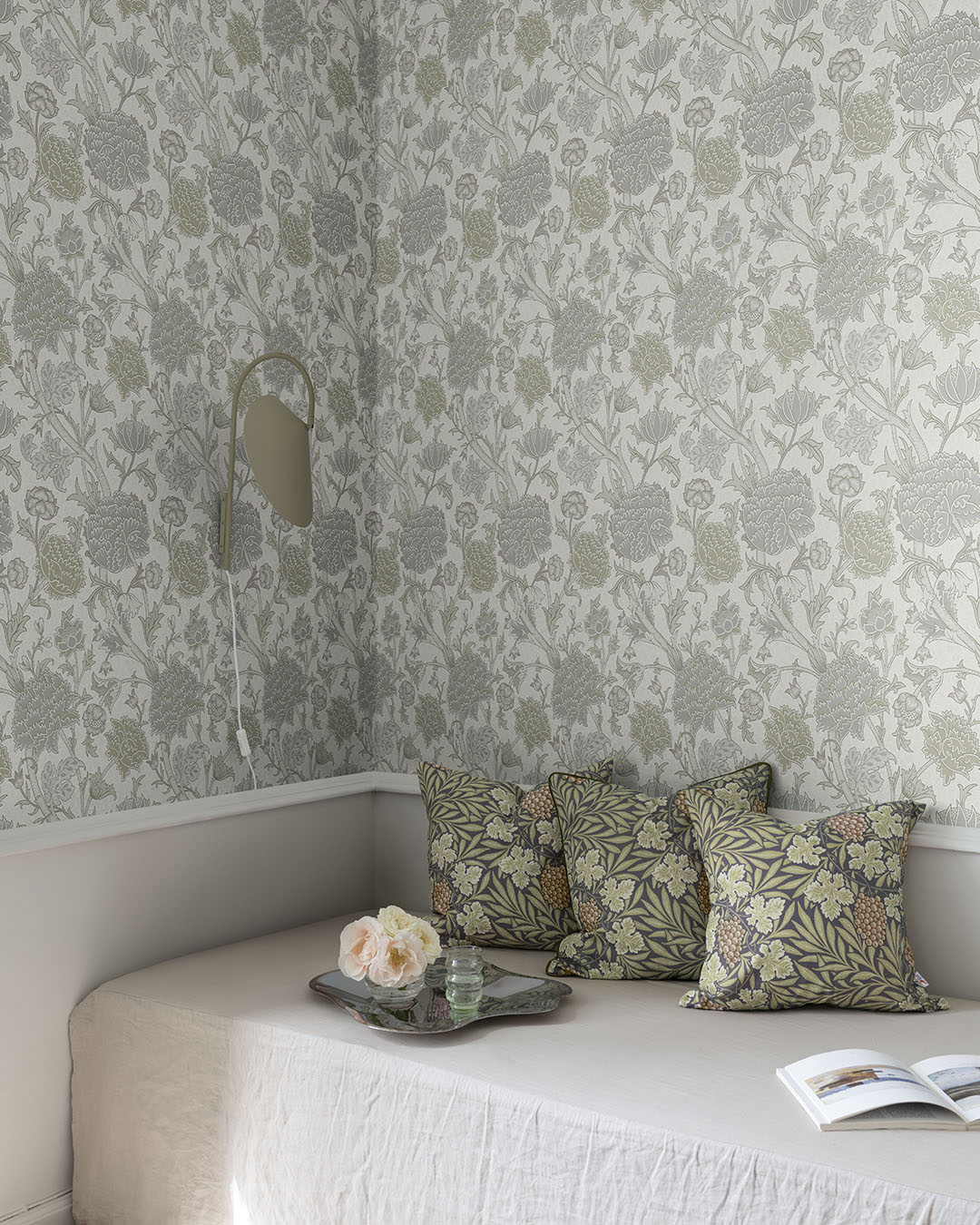 82032 - Cray Wallpaper - Sand / Green - Midbec