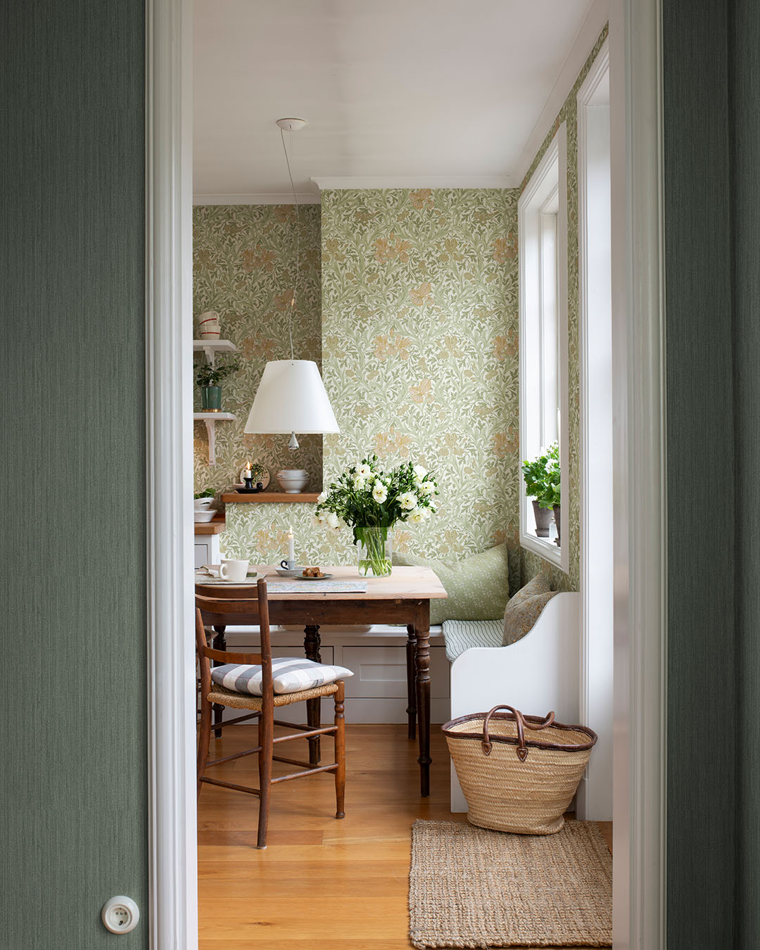 82049 - Iris Wallpaper - Soft Green - Midbec