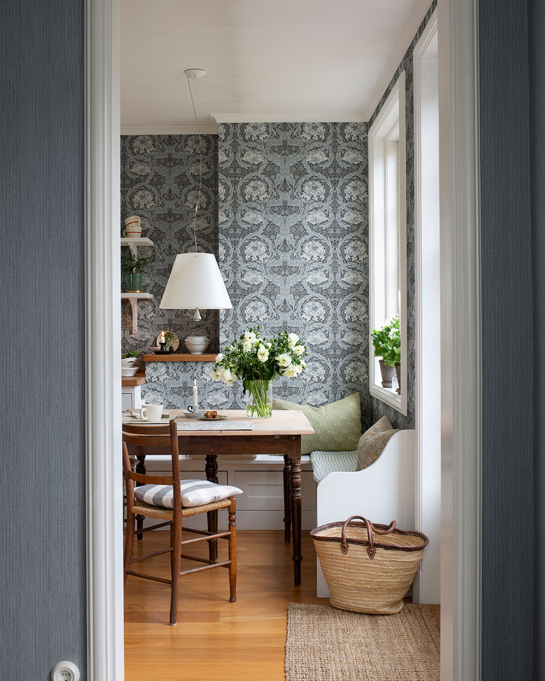 82074 - African Marigold Wallpaper - Dark Blue - Midbec