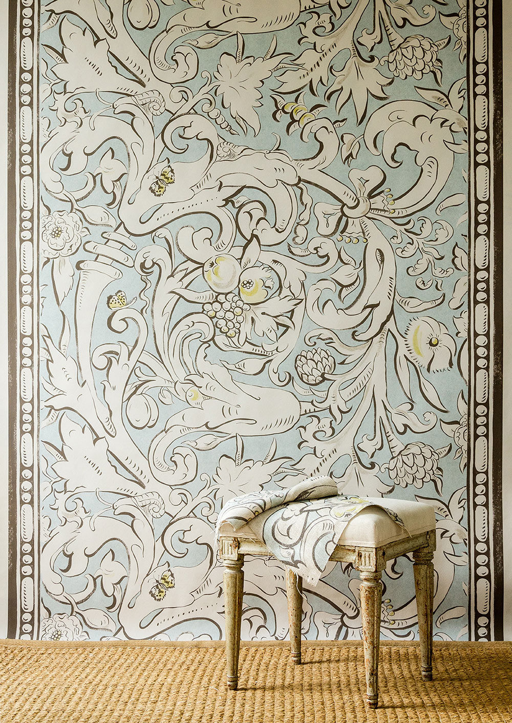 Bacchus Wallpaper - Grigio - Lewis & Wood