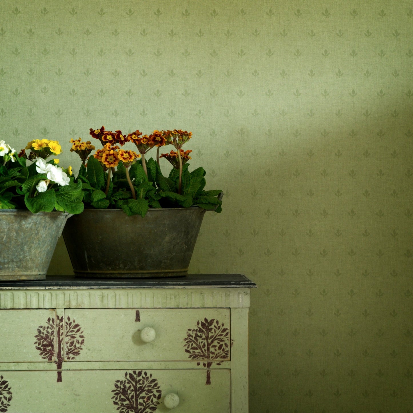 GPWCRLF - Crocus Wallpaper - Leaf Green - Andrew Martin