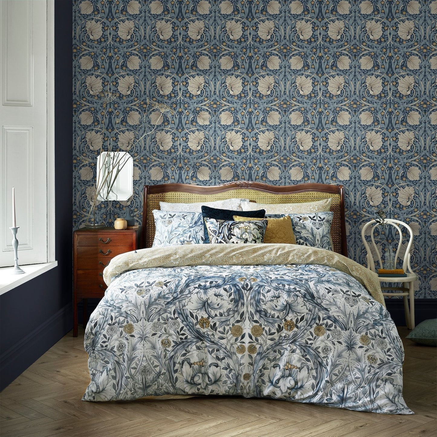 Pimpernel Wallpaper - Blue - 124241 - William Morris AH