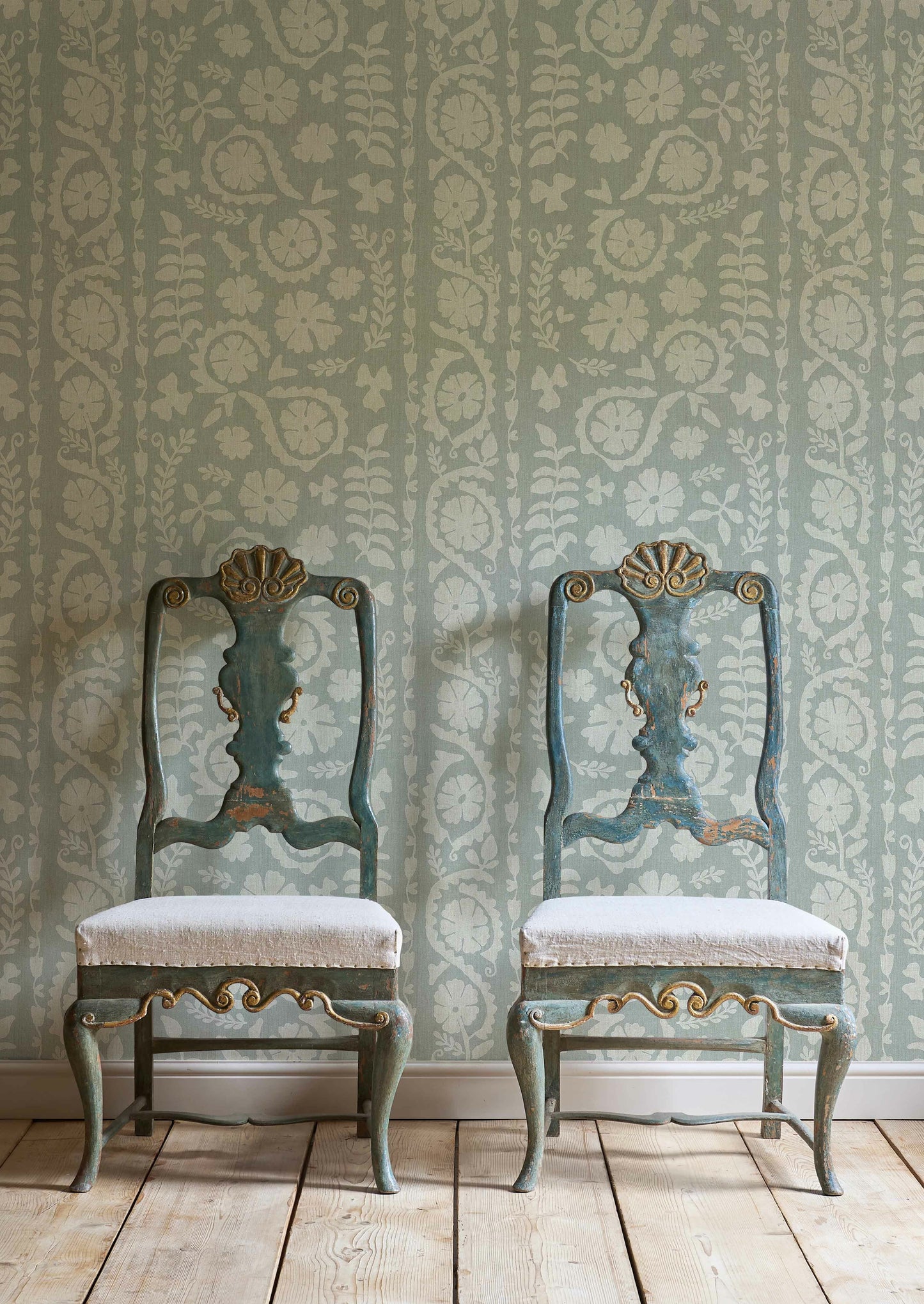Rosetta Wallpaper - Mistletoe - Lewis & Wood