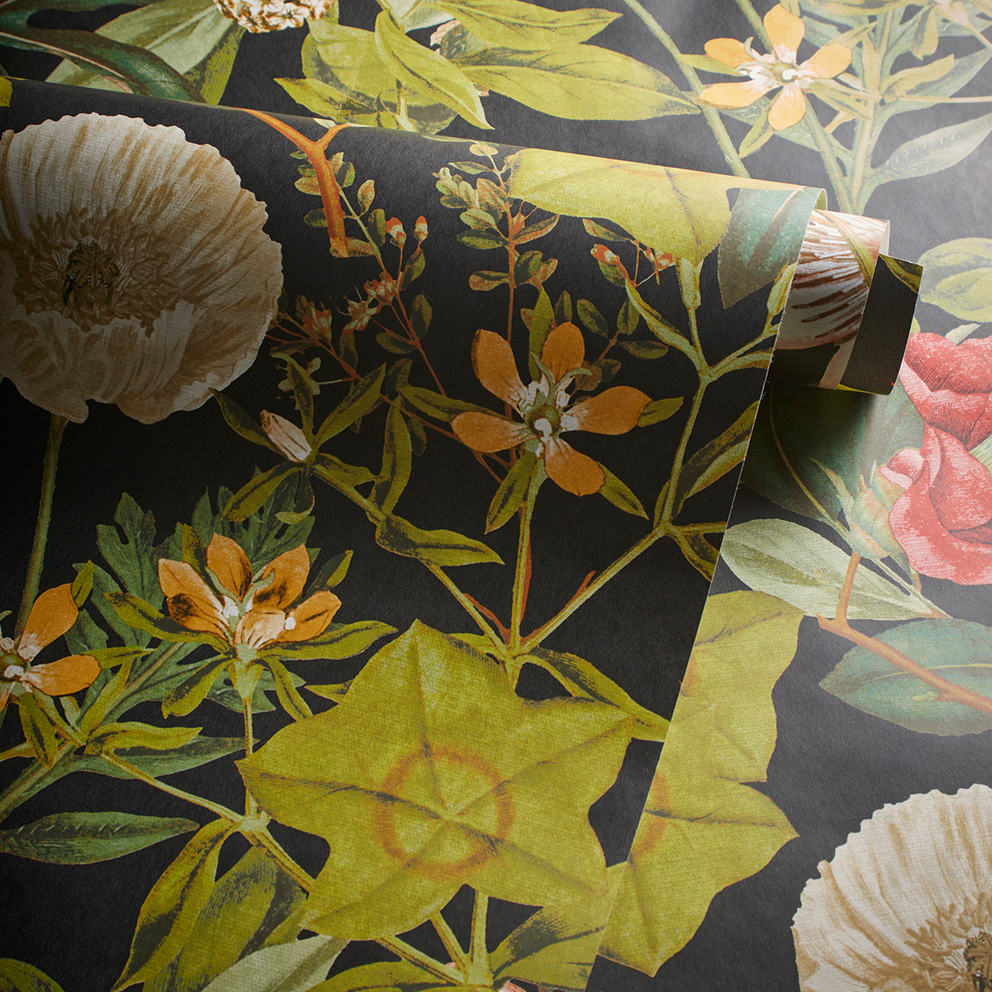 W0143/04 - Passiflora Wallpaper - Noir - Clarke & Clarke