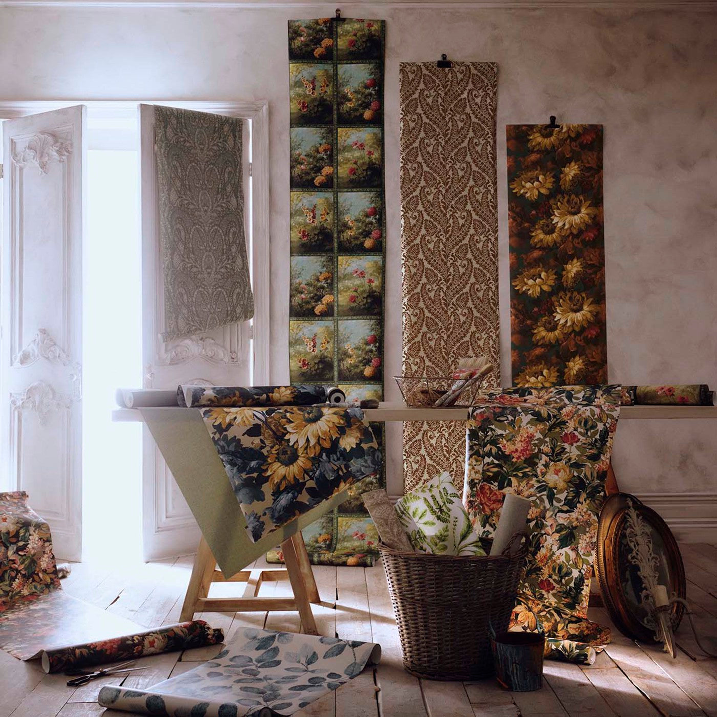 W0157/01 - Dalton Wallpaper - Dove - Clarke & Clarke