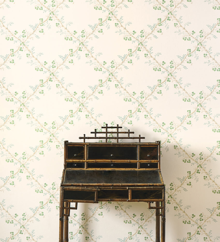 W7008-02 - Trefoil Trellis Wallpaper - Leaf - Colefax & Fowler