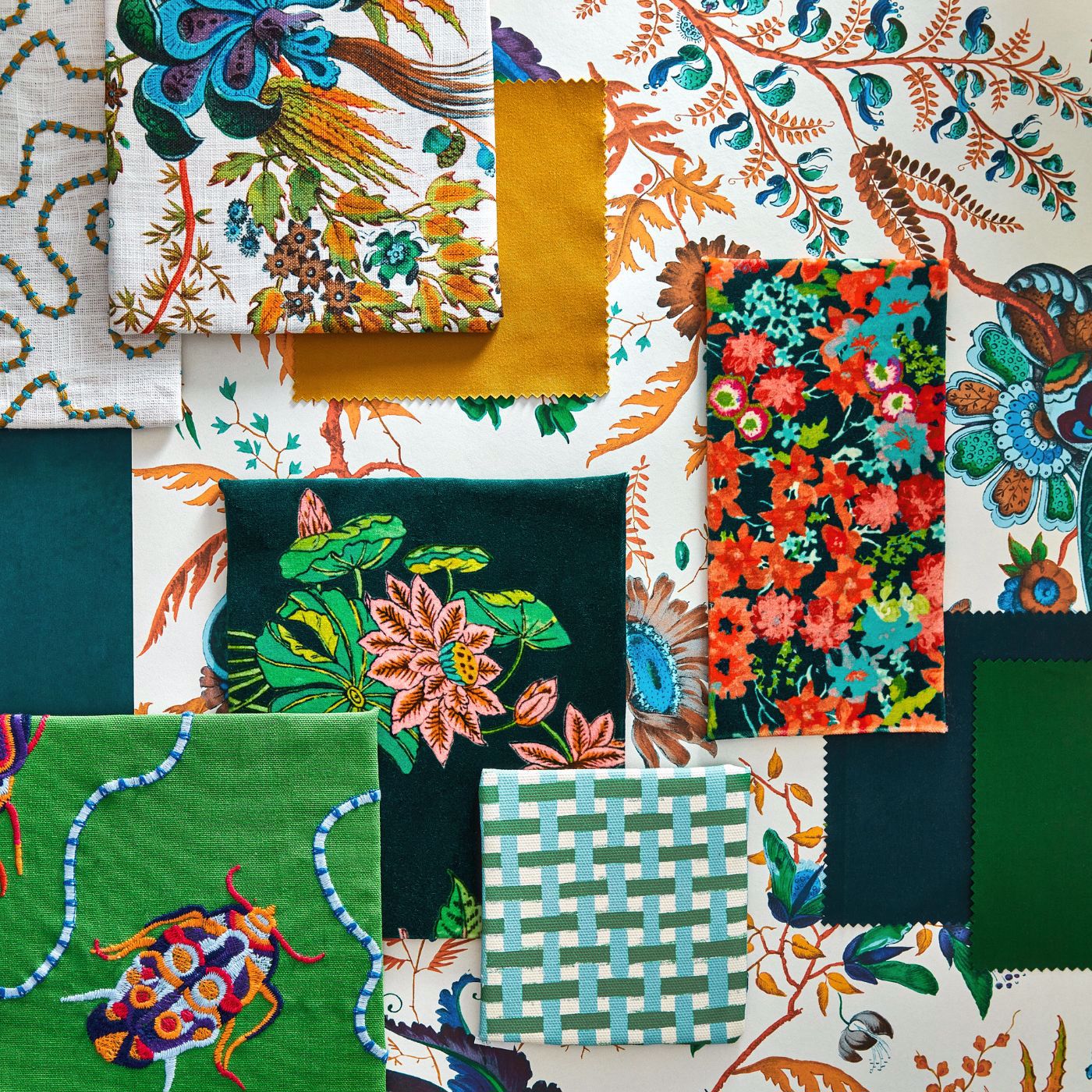 Wonderland Floral Wallpaper - Lapis/Emerald/Carnelian - HSRW113067 - Harlequin