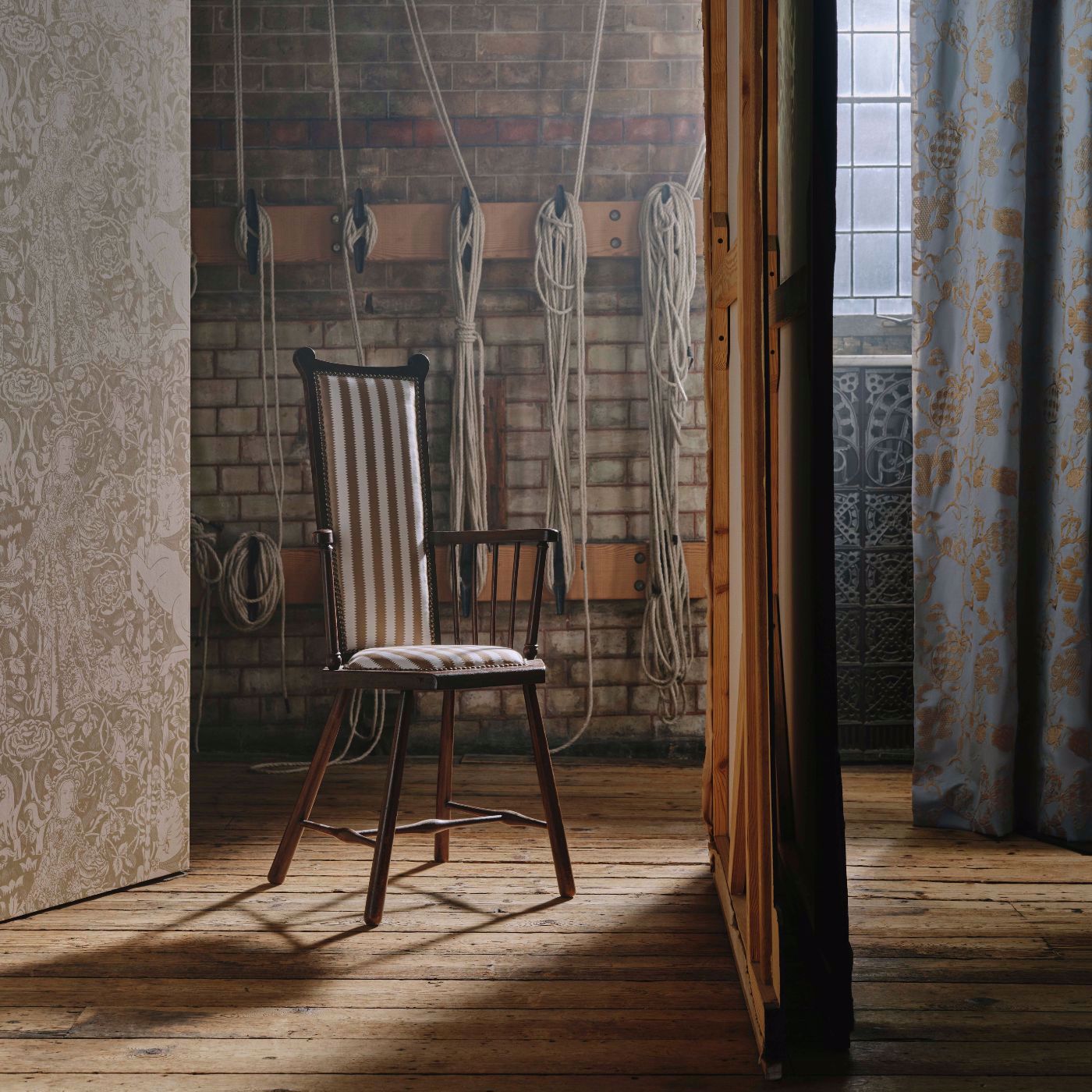 Aurelia's Grail Wallpaper - Bone/Alabaster - DGDW217299 - Sanderson - Premier Wallcovering