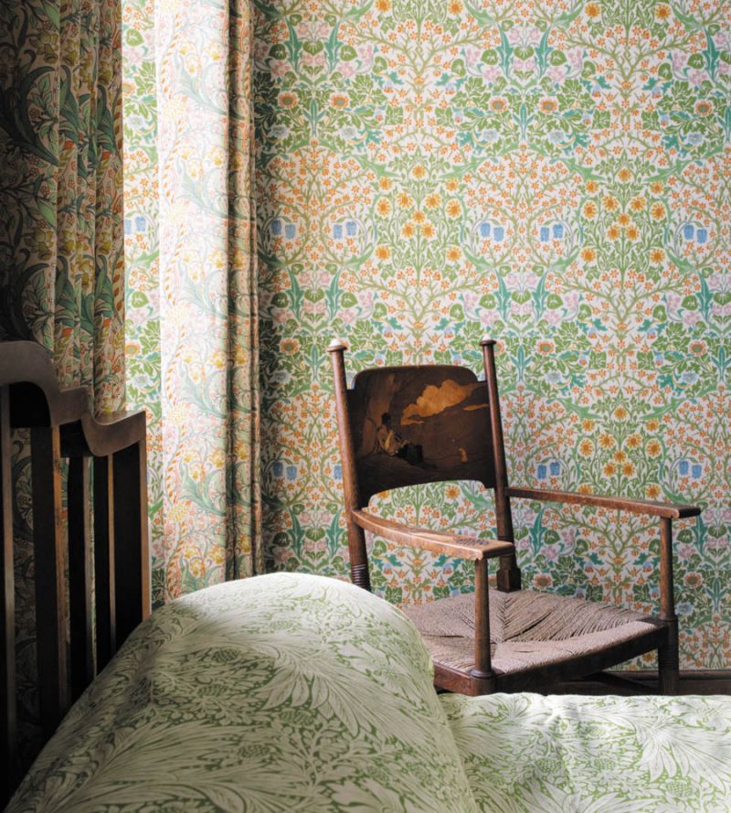 Blackthorn Wallpaper - Spring - 217105 - Morris & Co - Premier Wallcovering