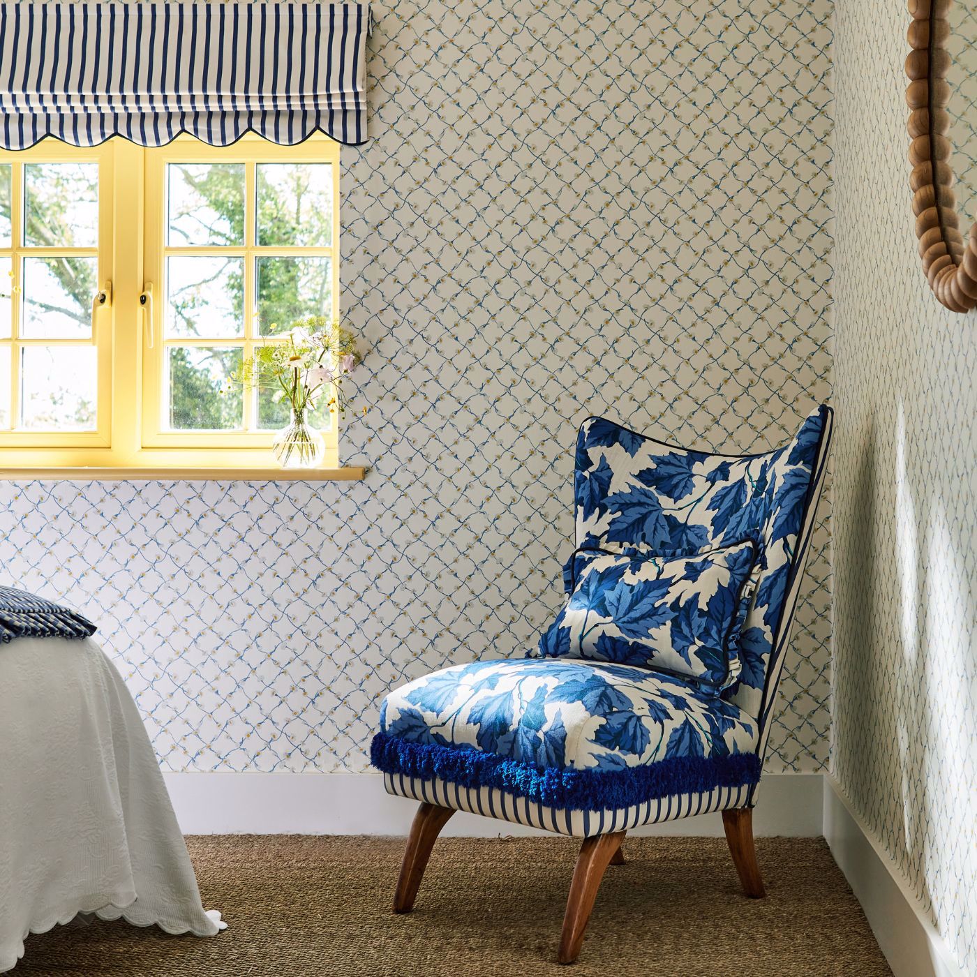 Daisy Trellis Wallpaper - Emerald/Pearl - HSRW113043 - Harlequin - Premier Wallcovering