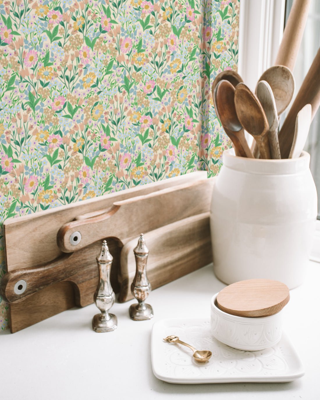 Lola, Petit Wallpaper - Fern - Summer Gray - Premier Wallcovering
