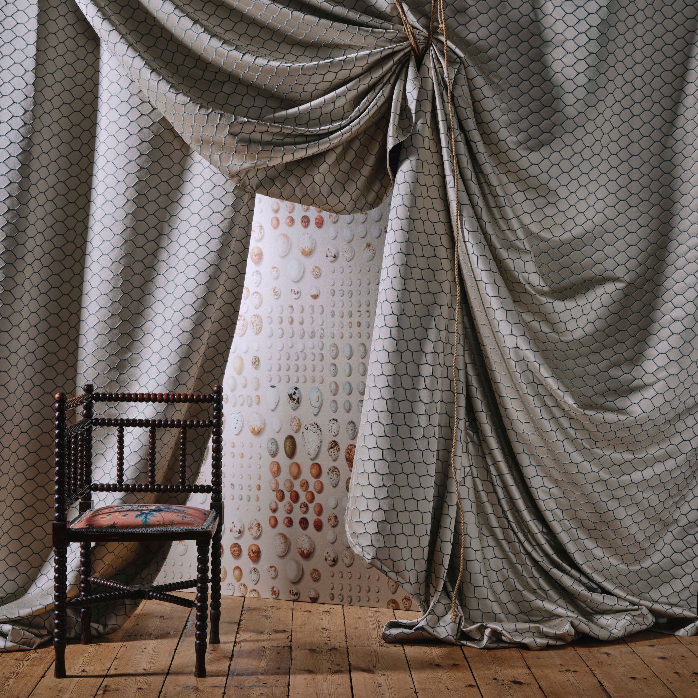 Oology Portal Wallpaper - Silkie - DGDW217326 - Sanderson - Premier Wallcovering