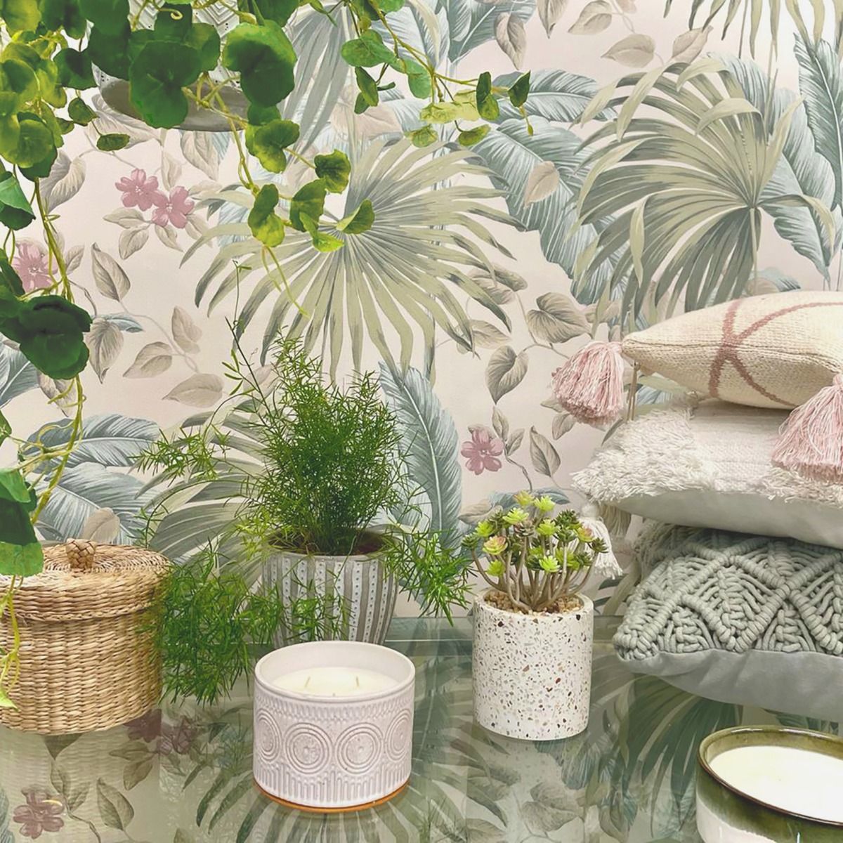 Retreat Leaf Wallpaper - Pink / Beige - Belgravia - 54447 - Premier Wallcovering