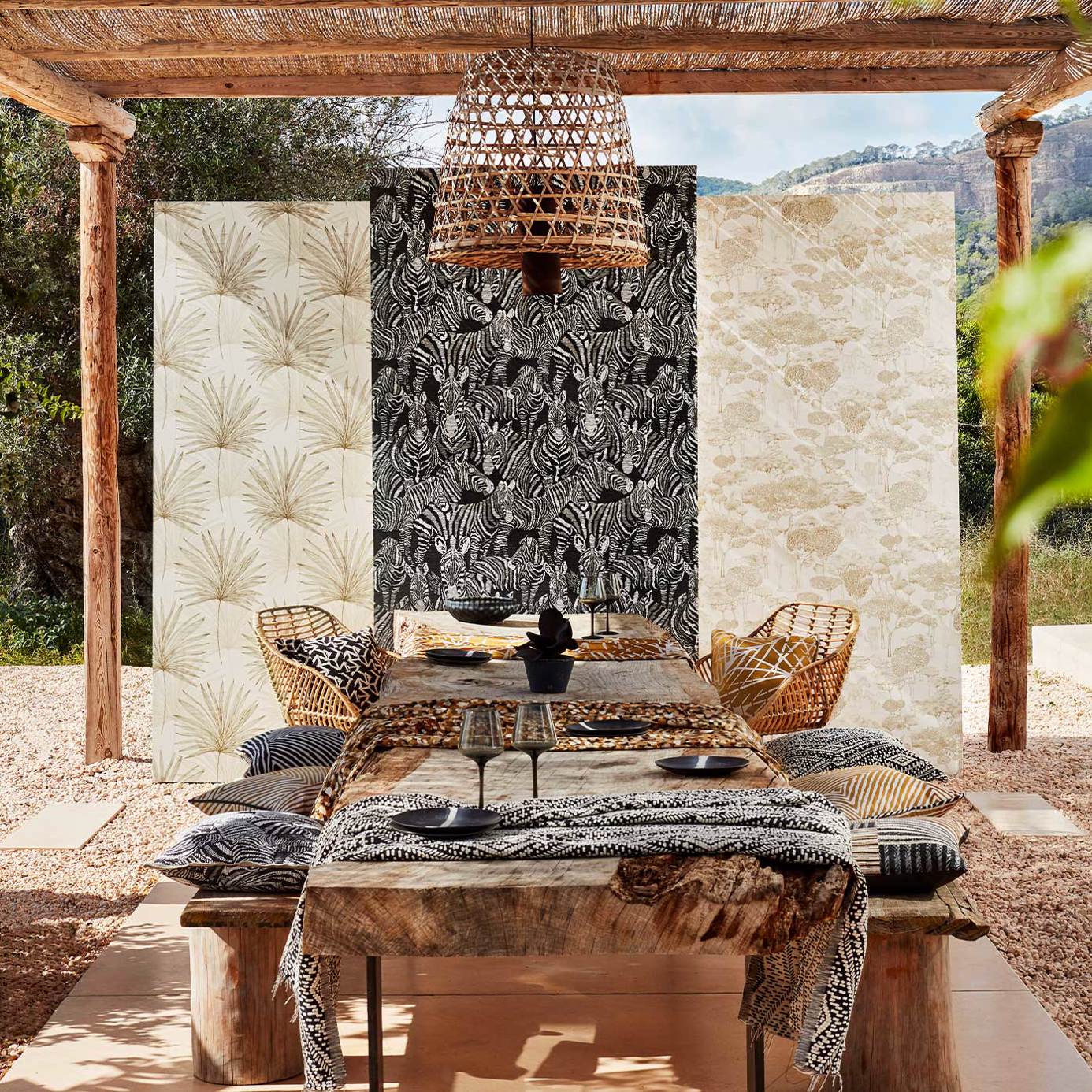 Shamwari Wallpaper - Chalk/Gold - Harlequin - HMIW112244 - Premier Wallcovering