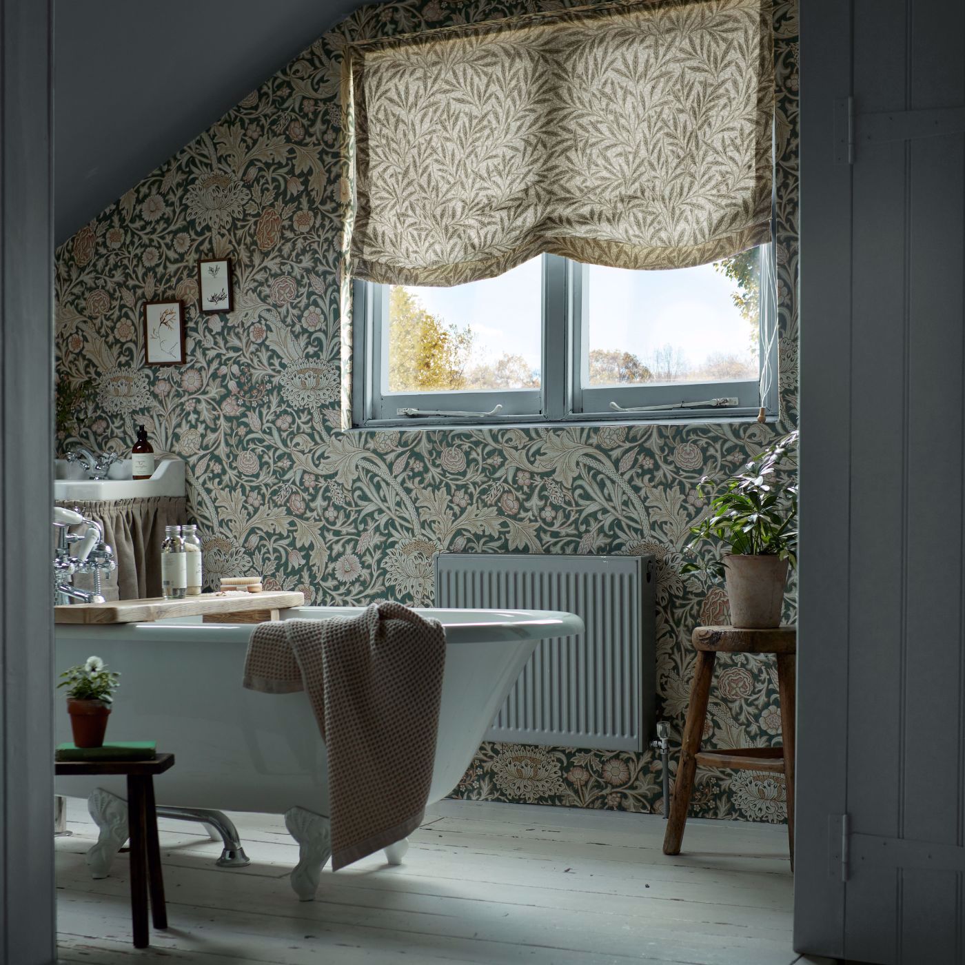 Trent Wallpaper - River Wandle - 217210 - Morris & Co - Premier Wallcovering