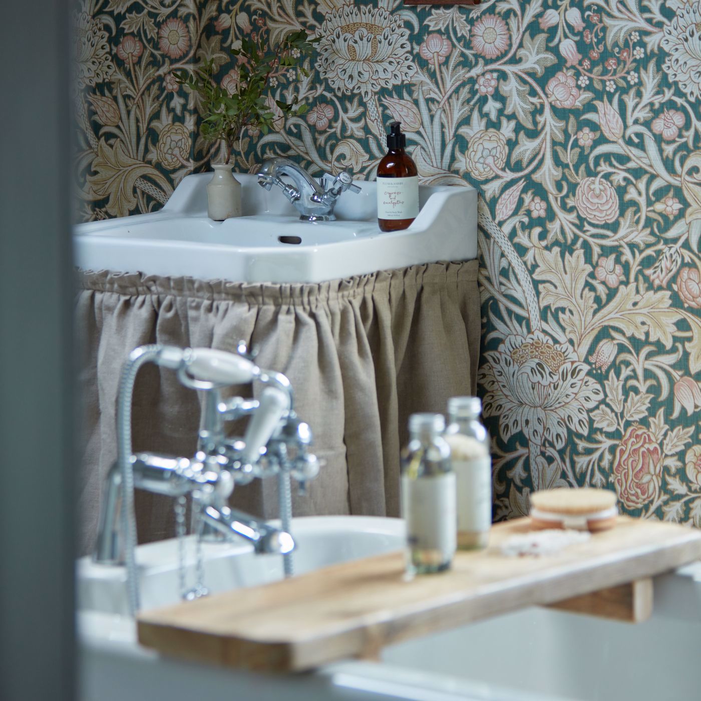 Trent Wallpaper - River Wandle - 217210 - Morris & Co - Premier Wallcovering