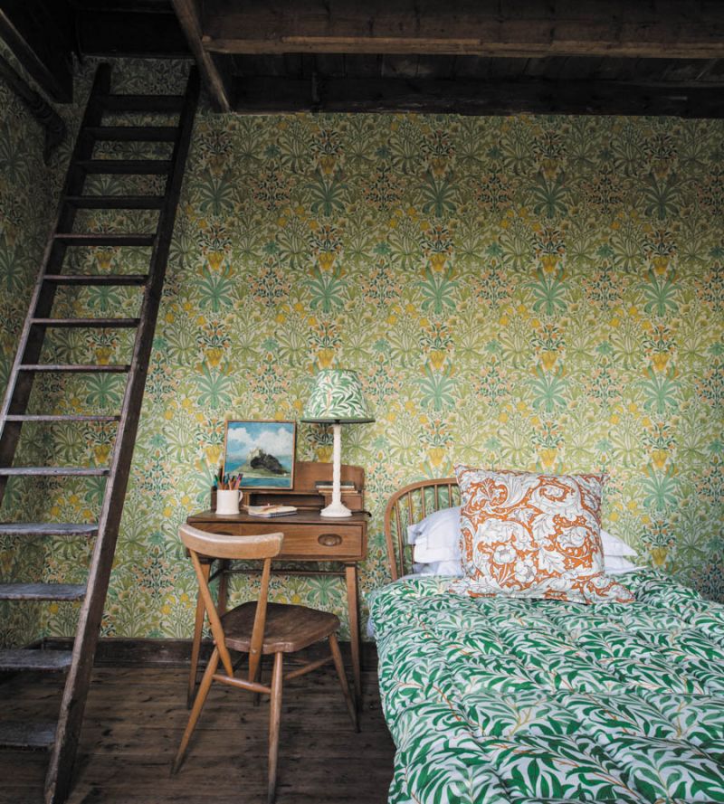 Woodland Weeds Wallpaper - Sap Green - 217100 - Morris & Co - Premier Wallcovering