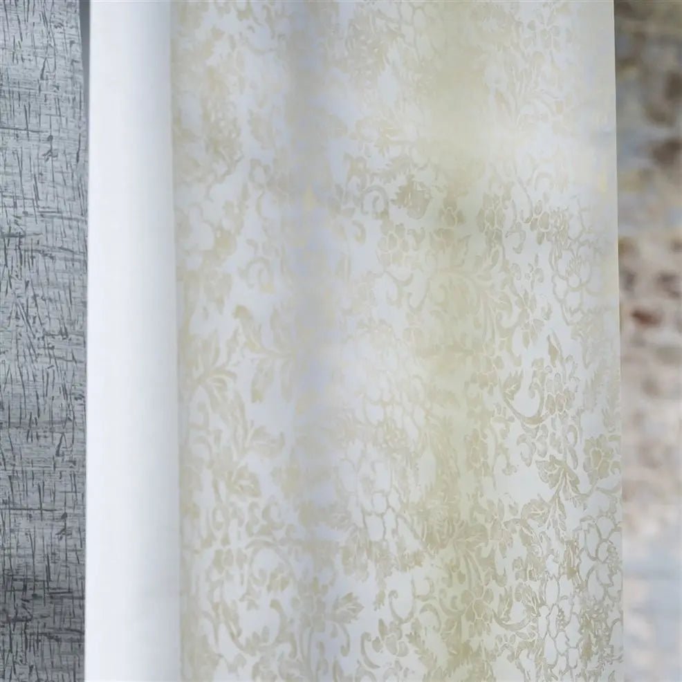 Yuzen Wallpaper - Oyster - P628/01 - Designers Guild - Premier Wallcovering