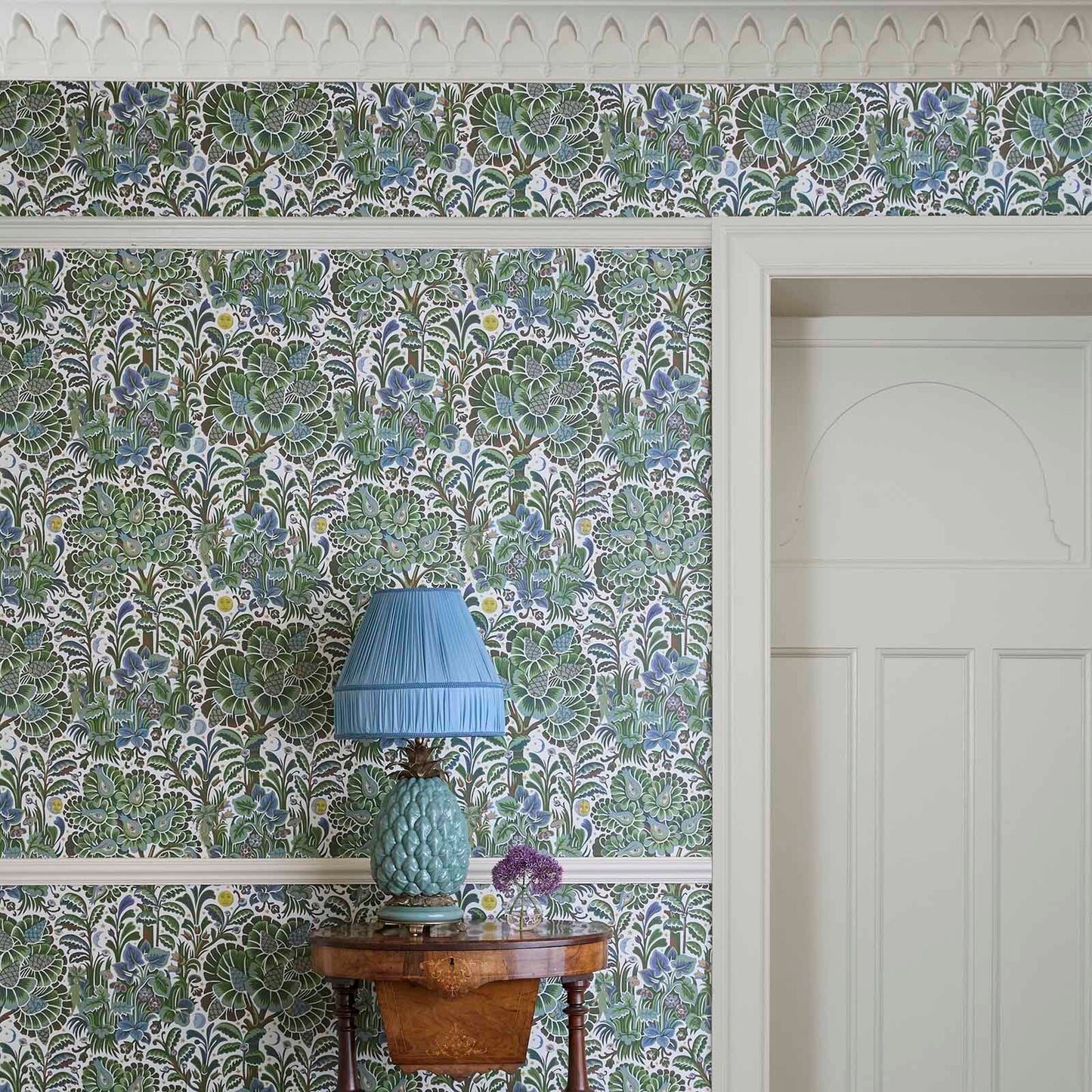 1-WA-MOG-DI-VER-XXX - Moon Garden Wallpaper - Verde - House of Hackney
