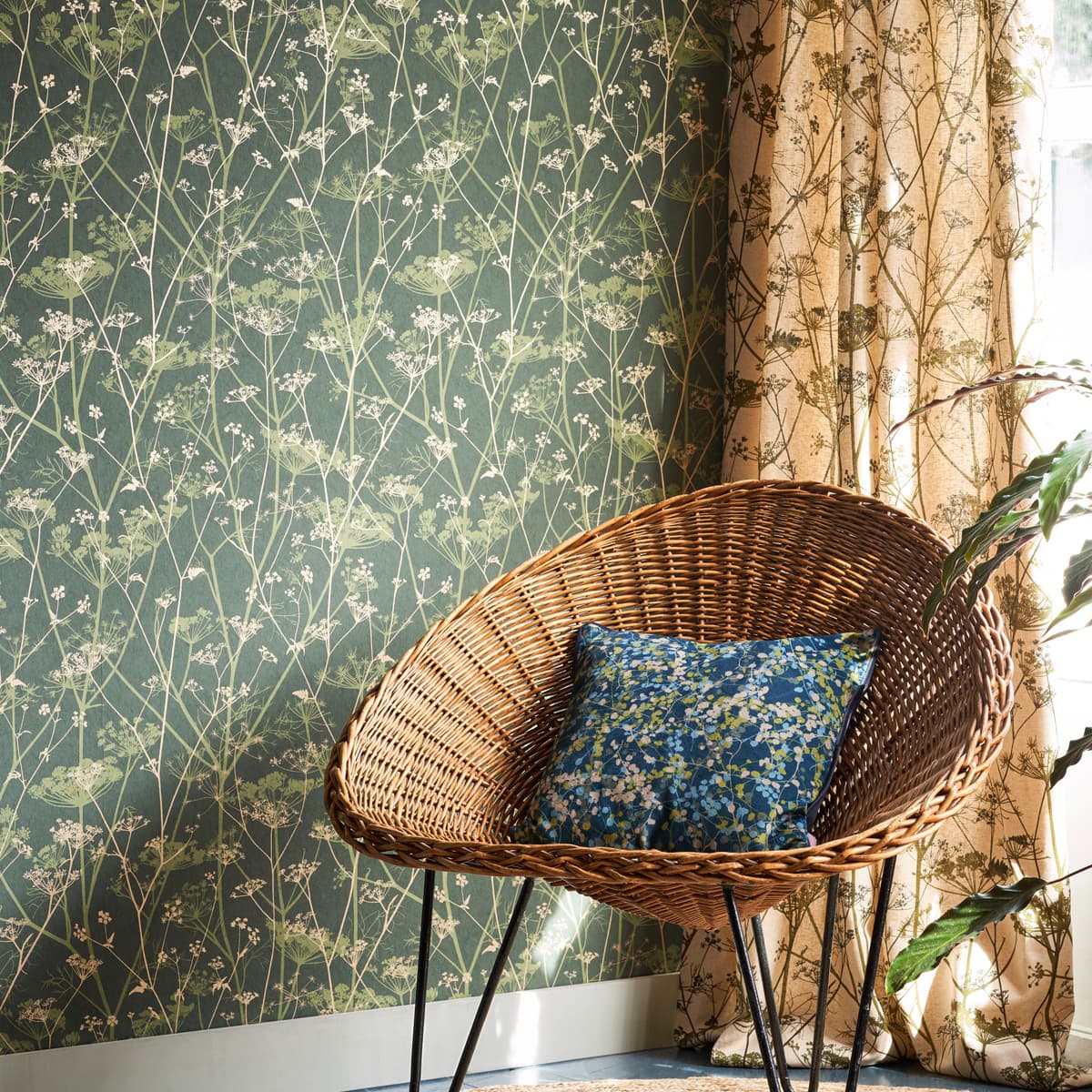 120385 - Wild Chervil Wallpaper - Sage & Gold - Clarissa Hulse