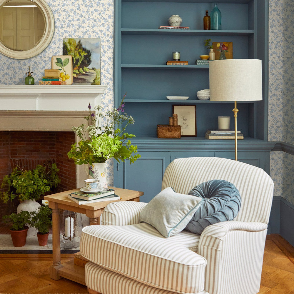 122744 - Misterton Trail Wallpaper - Pale Seaspray Blue - Laura Ashley