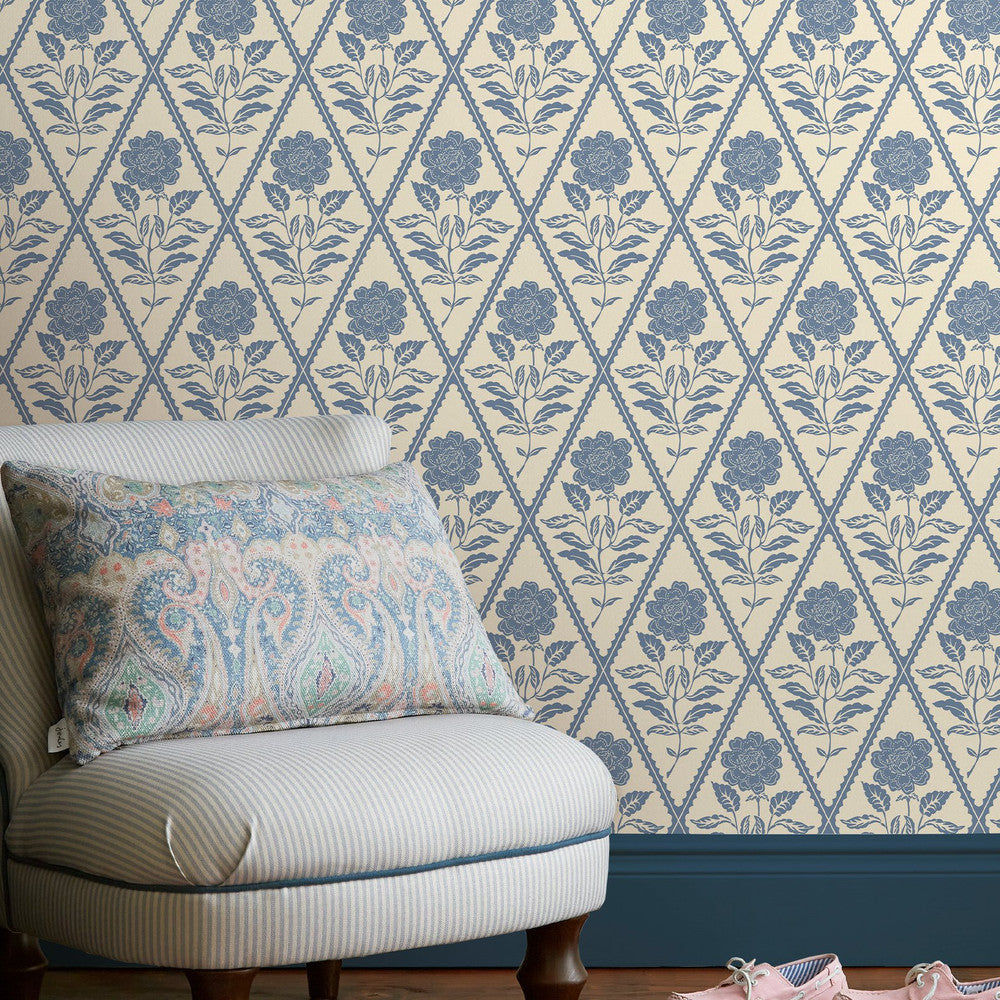 128908 - Juliette Floral Wallpaper - Cream & Blue - Joules