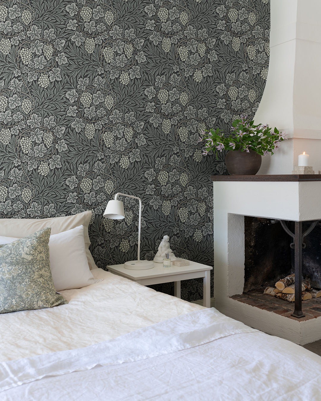 82021 - Vine Wallpaper - Blue - Midbec