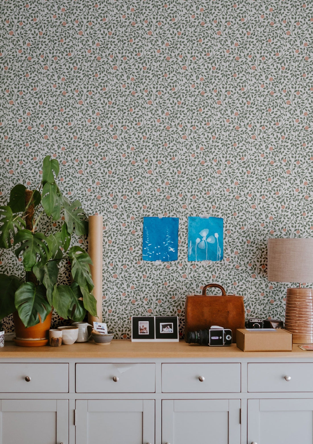 Climbing Rose Wallpaper - Light Green - Summer Gray
