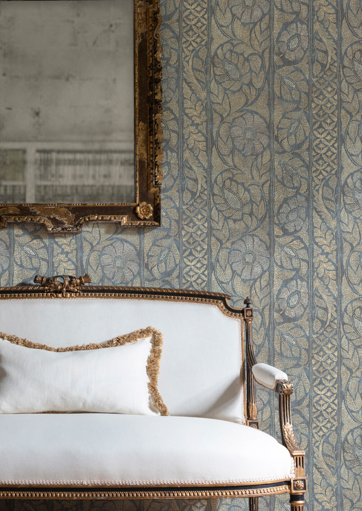 Kashmiri Wallpaper - Lavender - Lewis & Wood