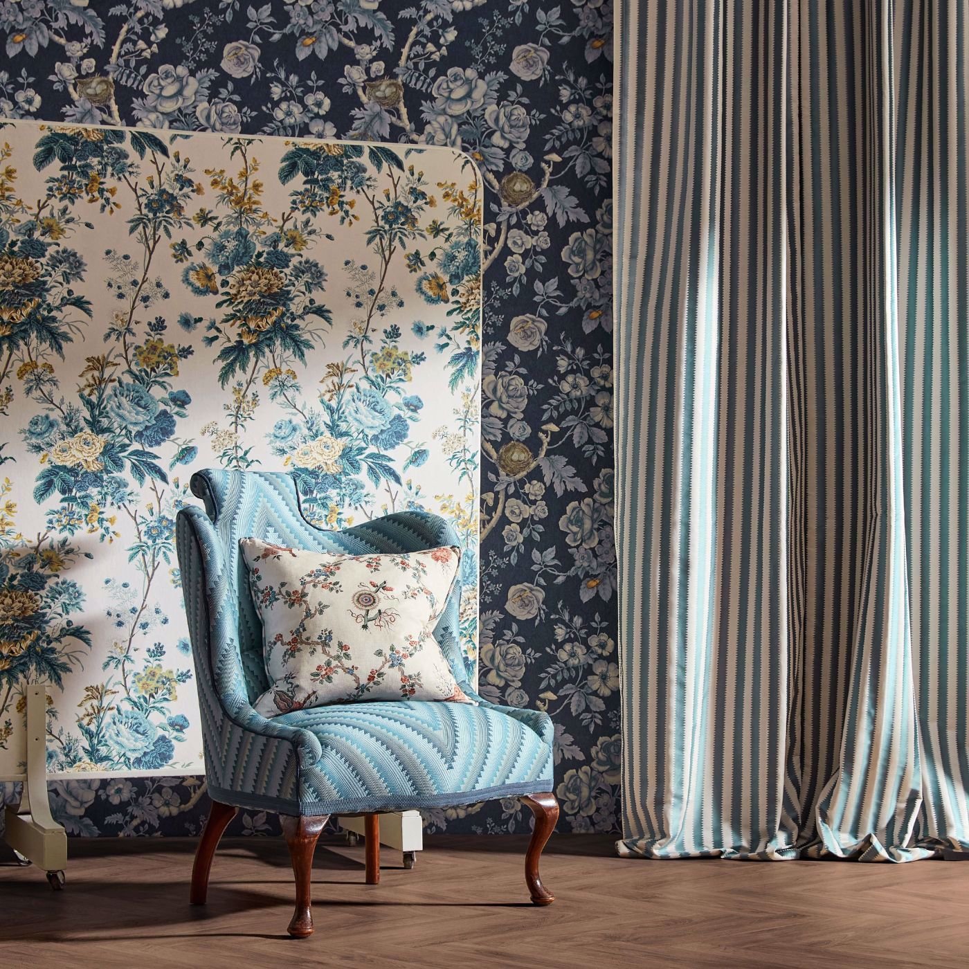 Lakeland Paradis Wallpaper - Poppinjay/Lion - DGDW217304 - Sanderson