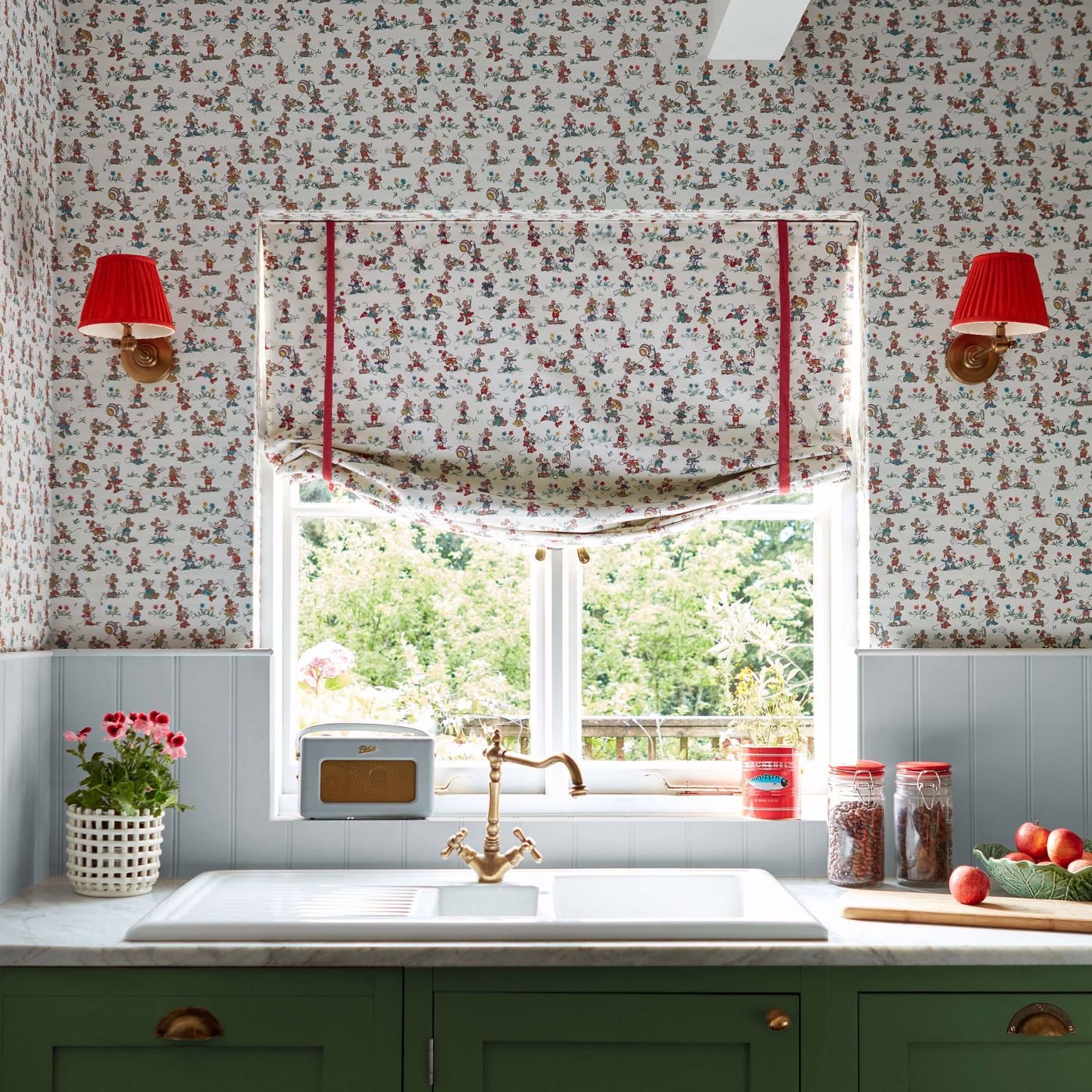 Mickey & Minnie Wallpaper - Allsorts - DDIW217263 - Sanderson
