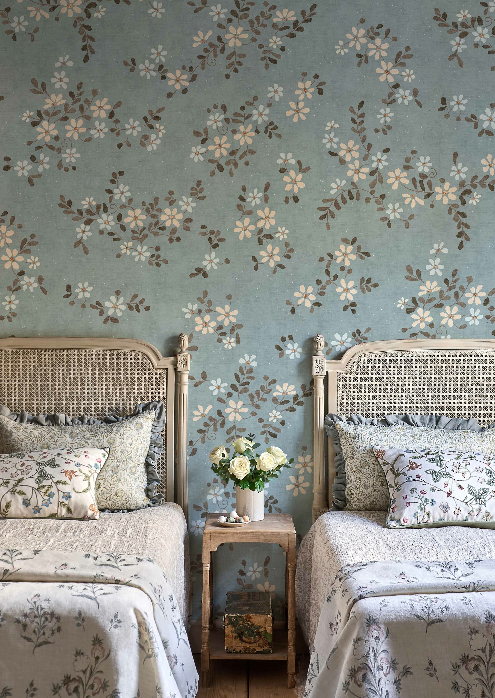 Stellata Wallpaper - Misty - Lewis & Wood