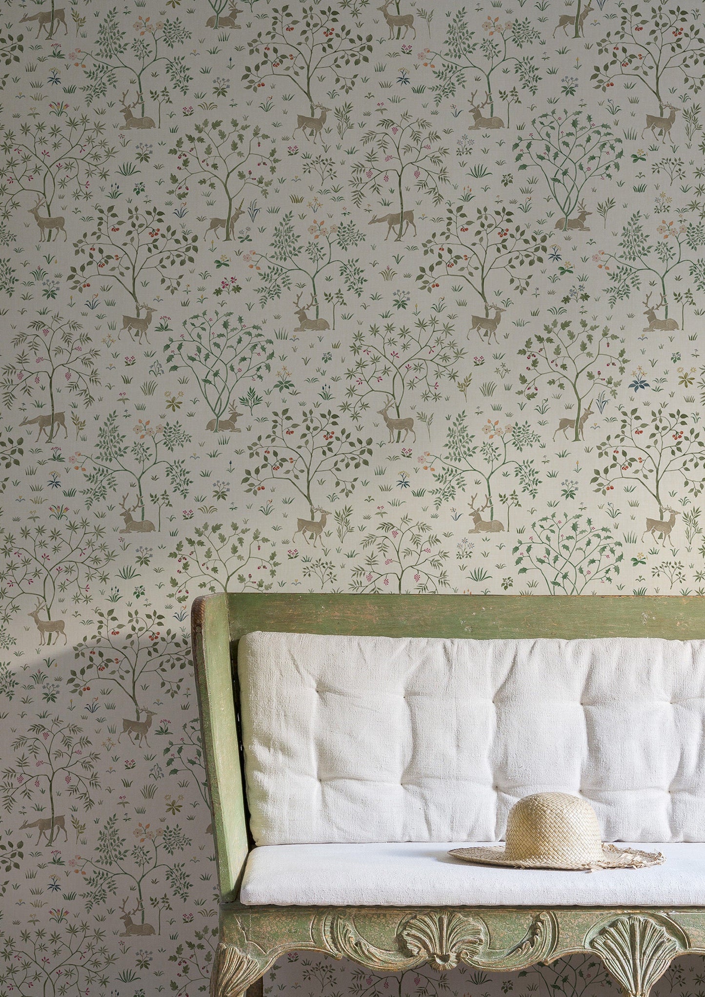 Voysey Park Wallpaper - Verdure - Lewis & Wood