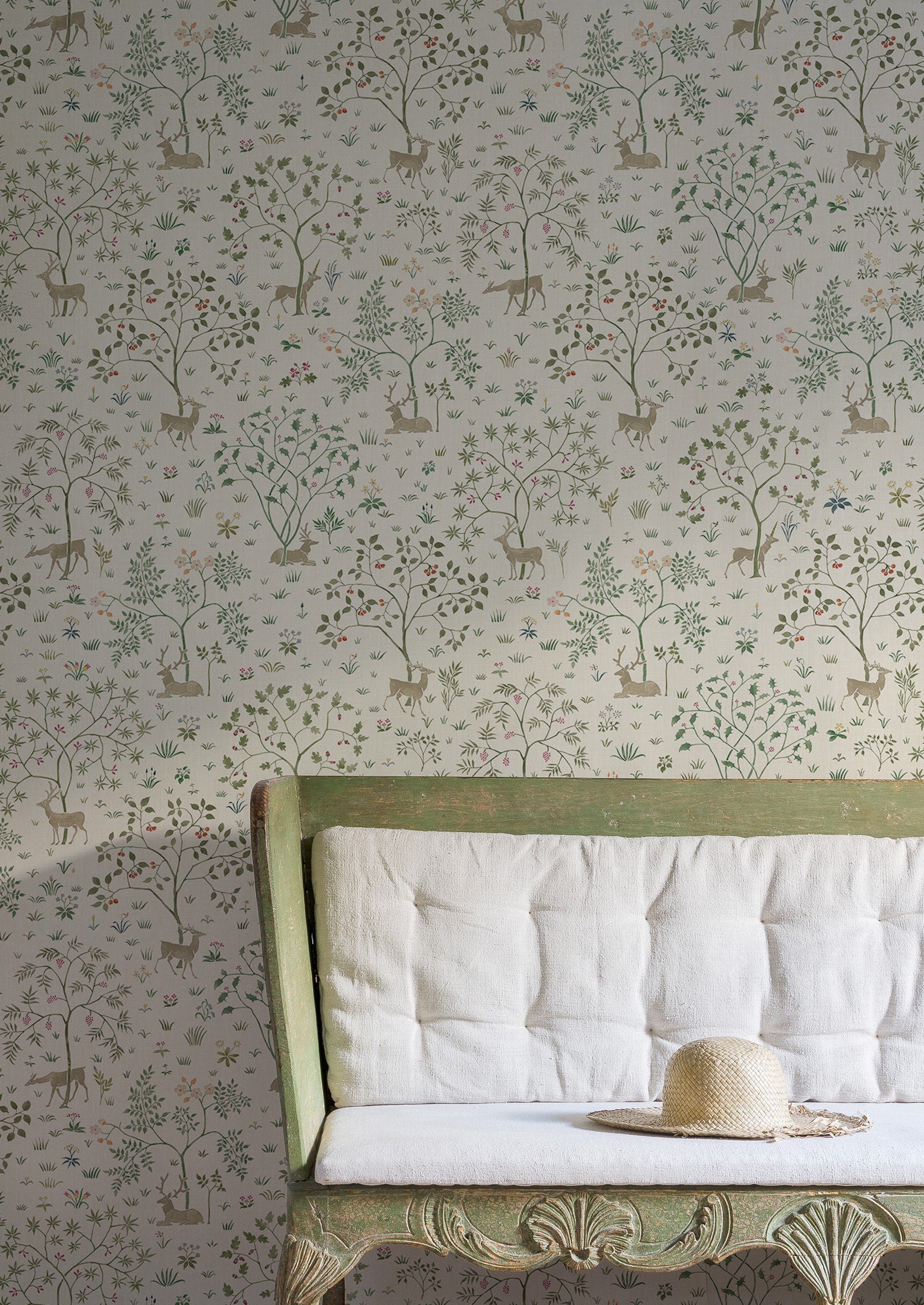 Voysey Park Wallpaper - Verdure - Lewis & Wood