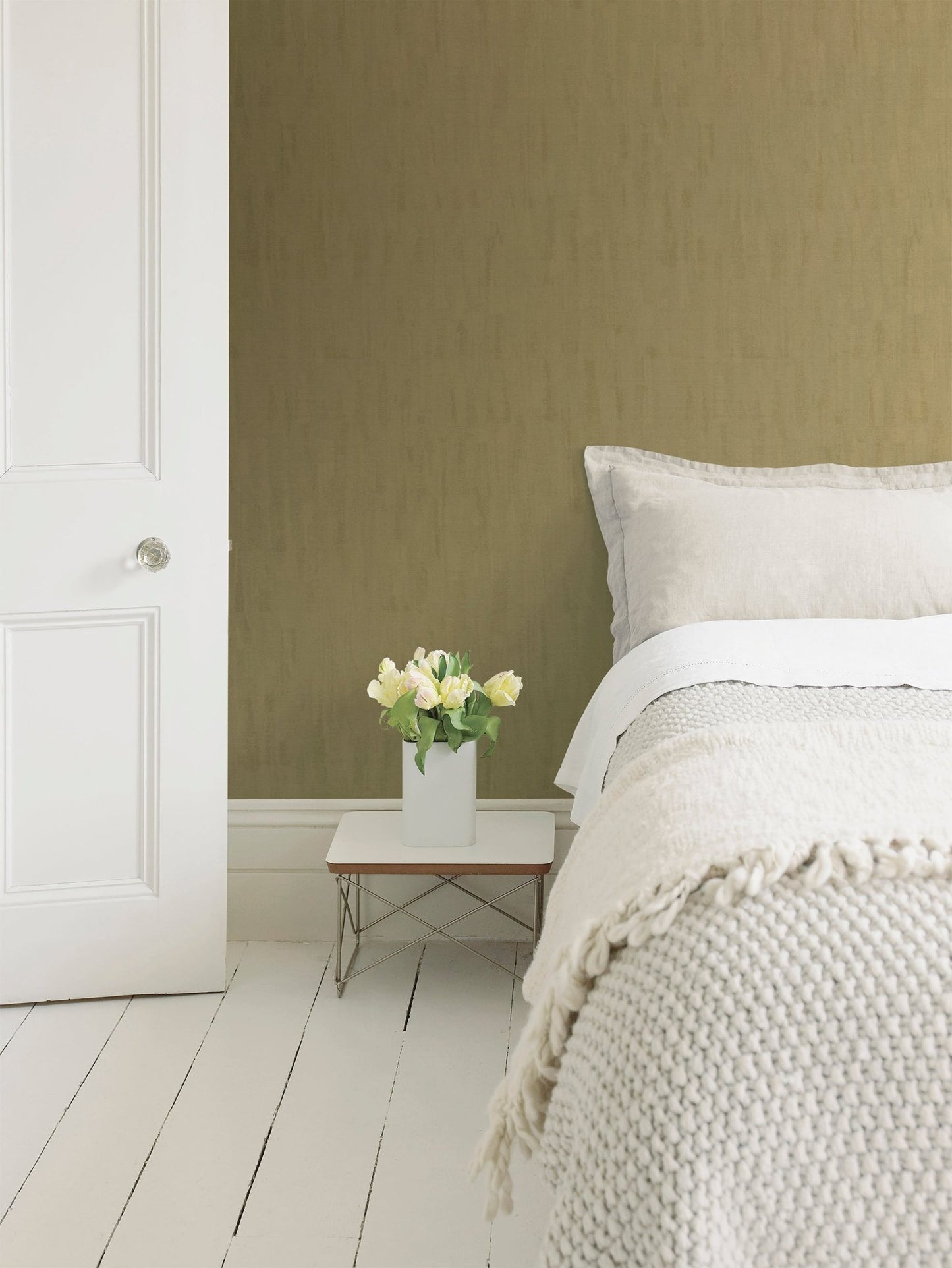 Boutique Tonal Plain Wallpaper - Gold - Galerie - SP - SC5004 - Premier Wallcovering