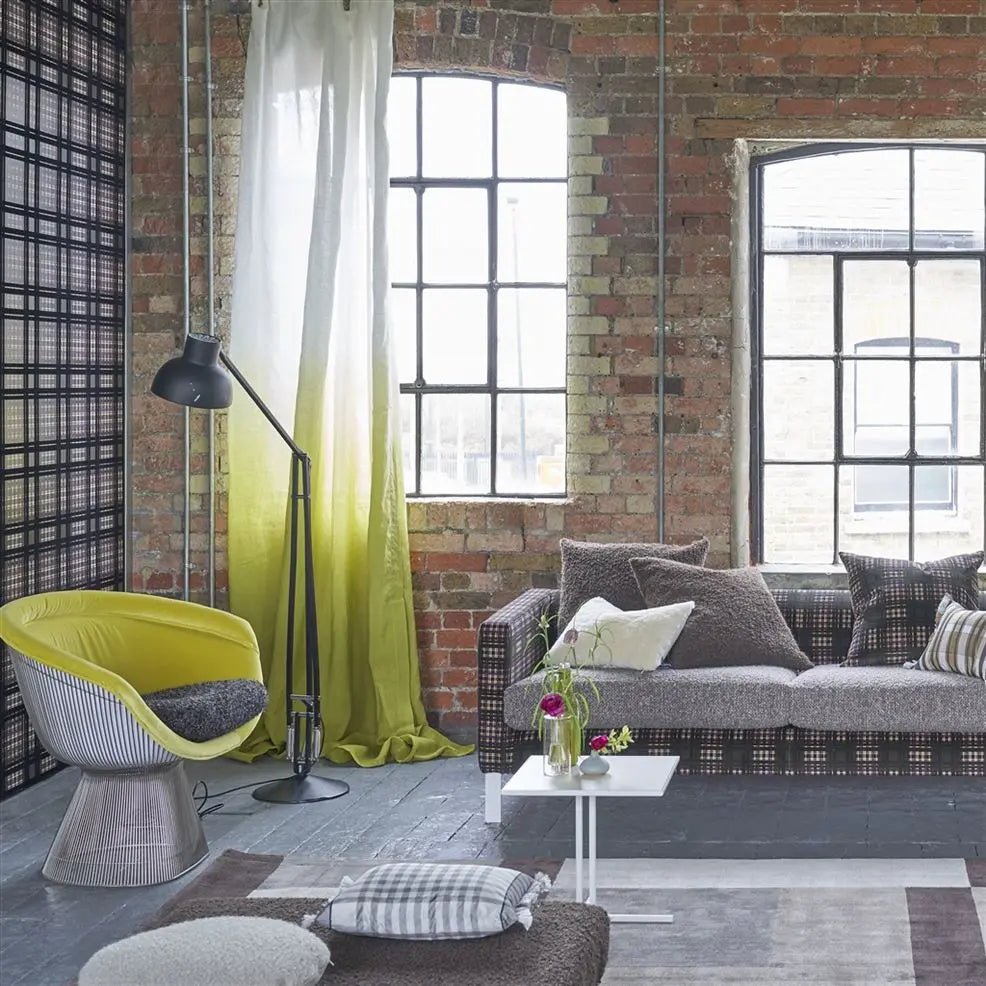 Chennai Wallpaper - Chocolate - PDG1143/05 - Designers Guild - Premier Wallcovering