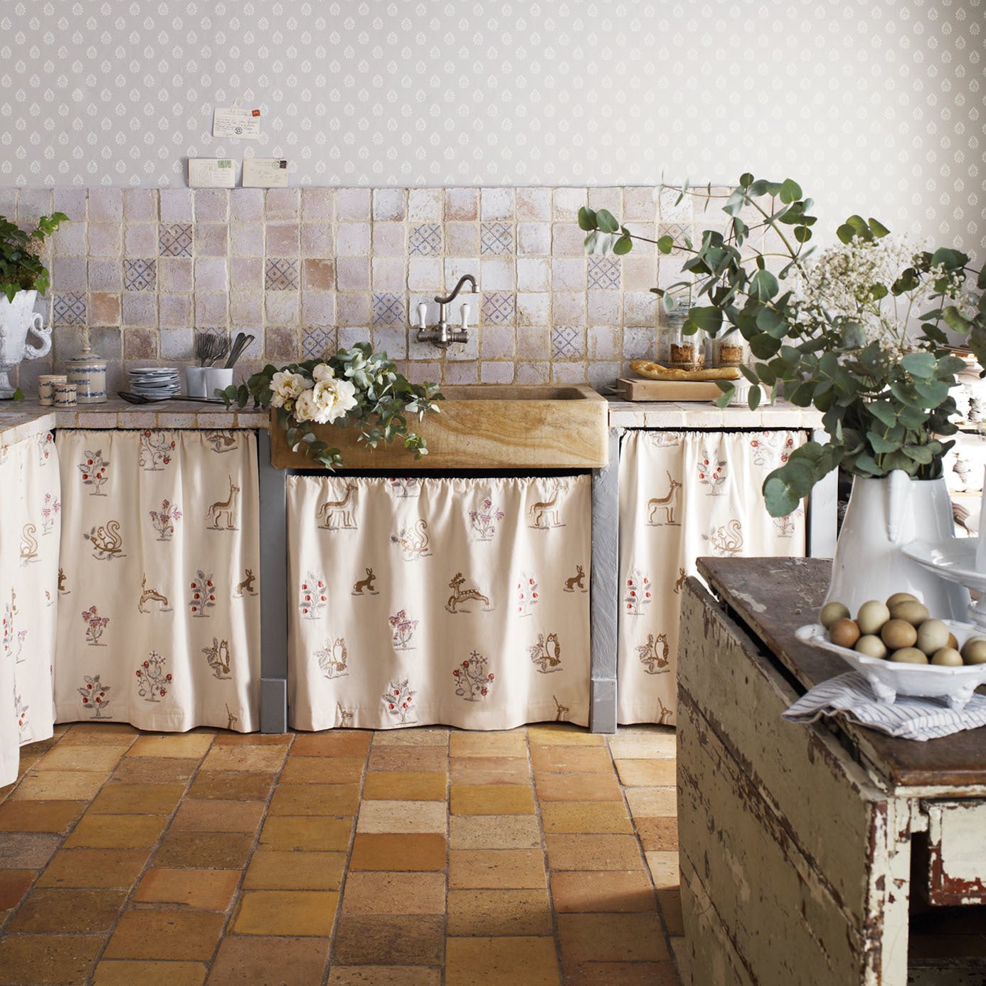 Florrie Wallpaper - Wedgwood - Sanderson - DFAB214058 - Premier Wallcovering