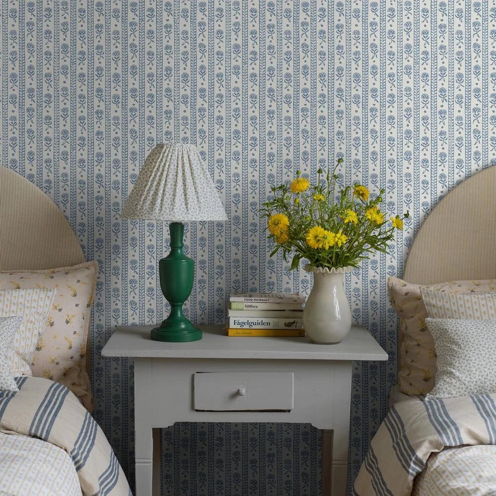 Nejlikerand Wallpaper - Blue - Boråstapeter - 8052 - Premier Wallcovering