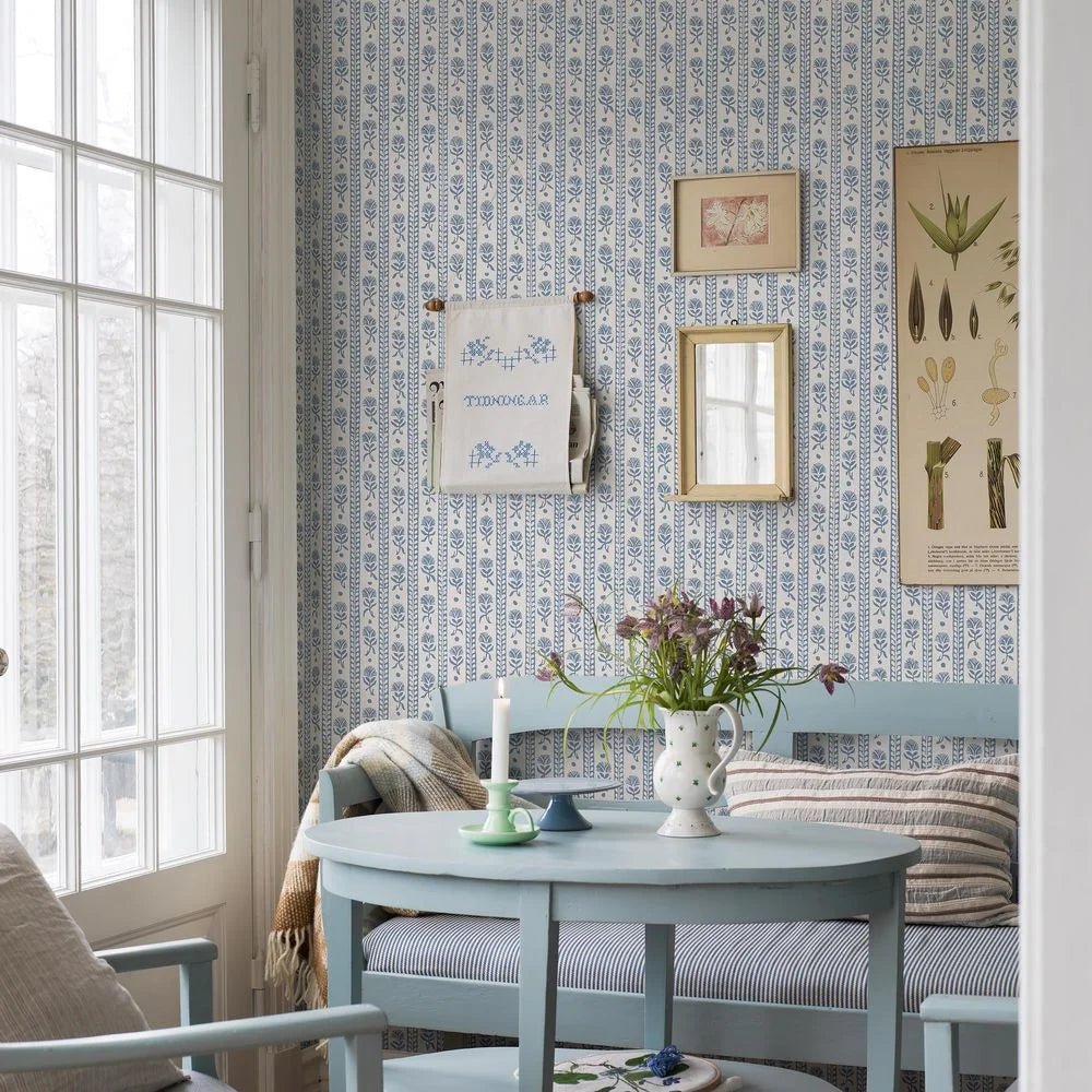 Nejlikerand Wallpaper - Blue - Boråstapeter - 8052 - Premier Wallcovering